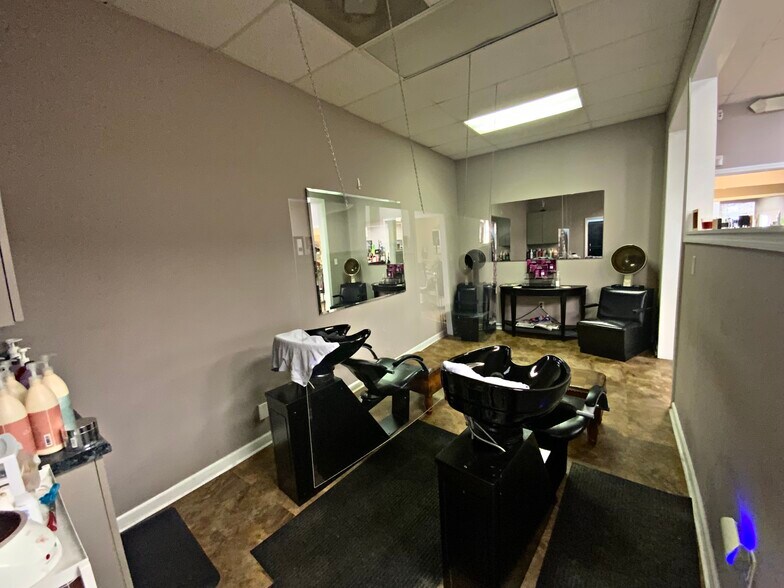 More Photos Of 1012 Noble St, Anniston Storefront Retail Office For Sale