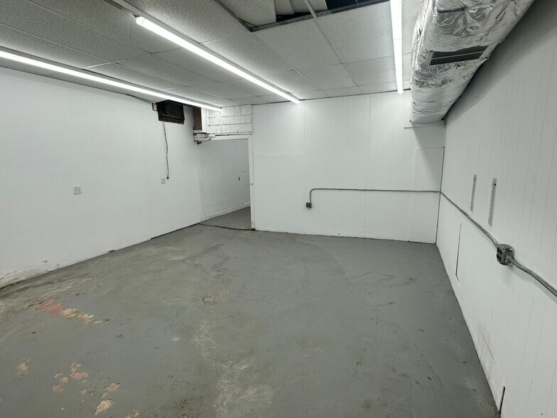 More Photos Of 328 High St, Burlington Storefront Retail Residential For Lease
