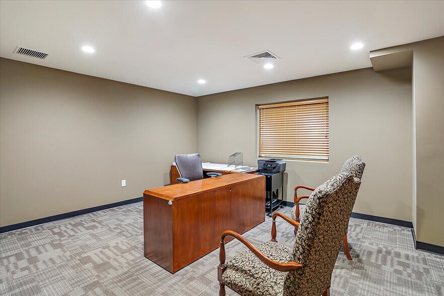 More Photos Of 809 N Church St, Florence Office For Lease