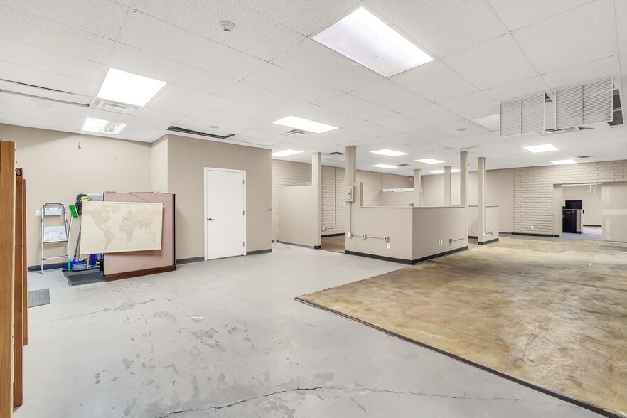More Photos Of 78 W Ray Rd, Chandler Convenience Store For Lease