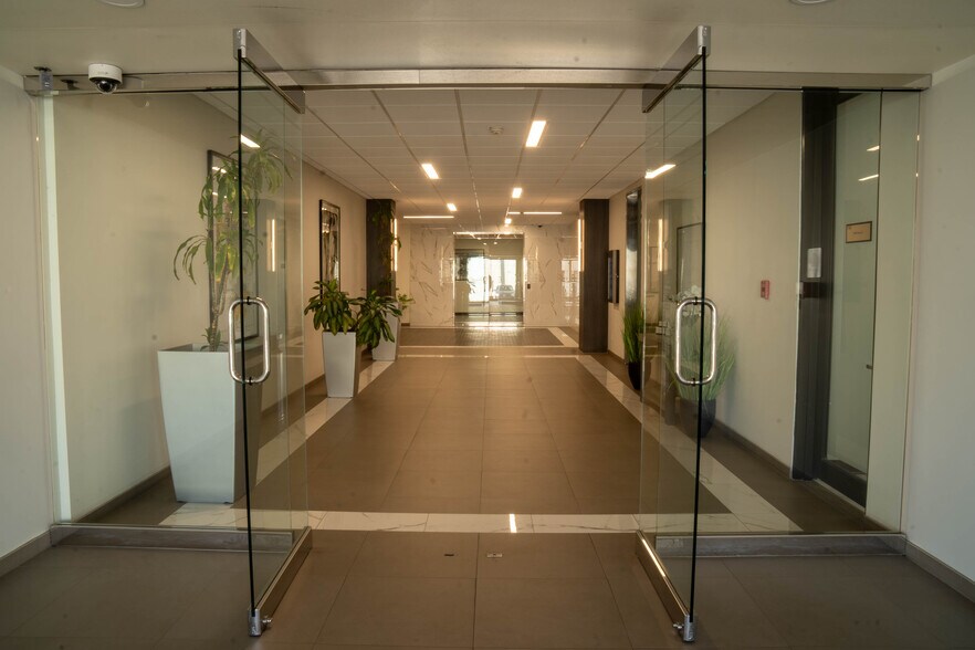 More Photos Of 12000 Westheimer Rd, Houston Office For Lease