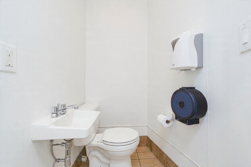 More Photos Of 2579 Cropsey Ave, Brooklyn Storefront Retail Residential For Sale
