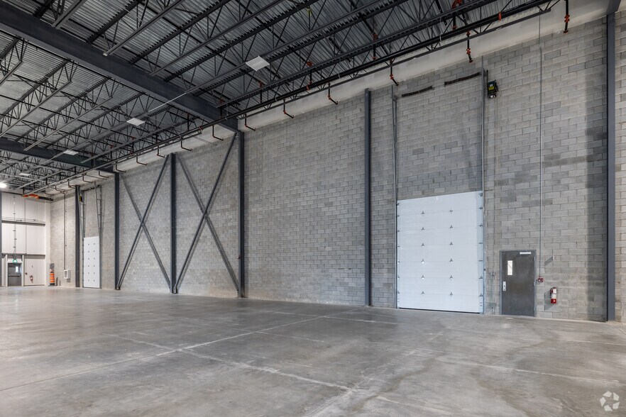 More Photos Of 1110 Rue Bousquet, Granby Warehouse For Sale