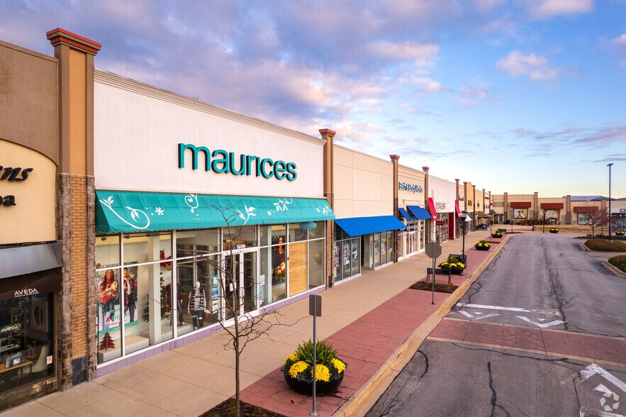 More Photos Of 1800-2124 S Randall Rd, Algonquin Storefront For Lease