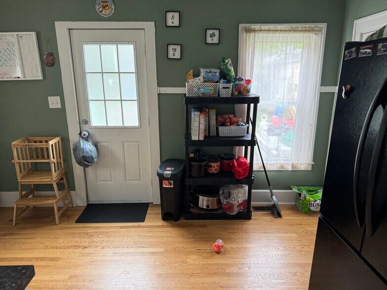 More Photos Of 444 S Meridian St, Ravenna Medical For Sale