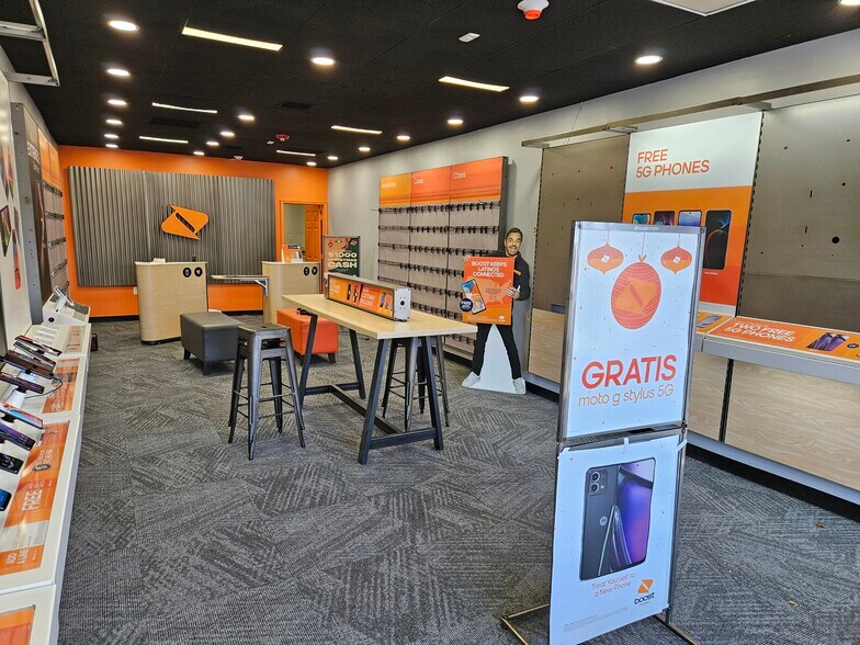 Primary Photo Of 90 Jericho Tpke, Mineola Freestanding For Lease