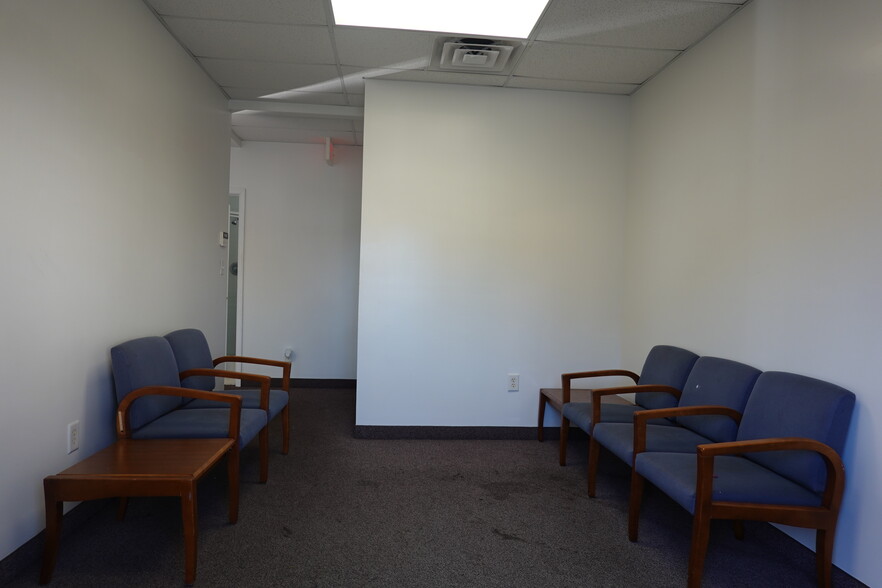 More Photos Of 100 Bridge St, Hampton Office For Lease