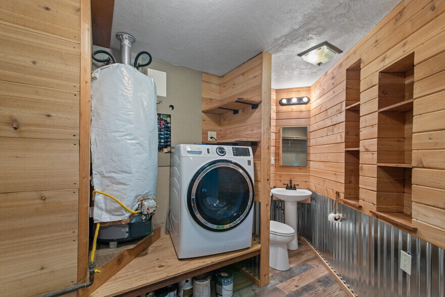 More Photos Of 18222 W FM 1097 Rd, Montgomery Flex For Lease
