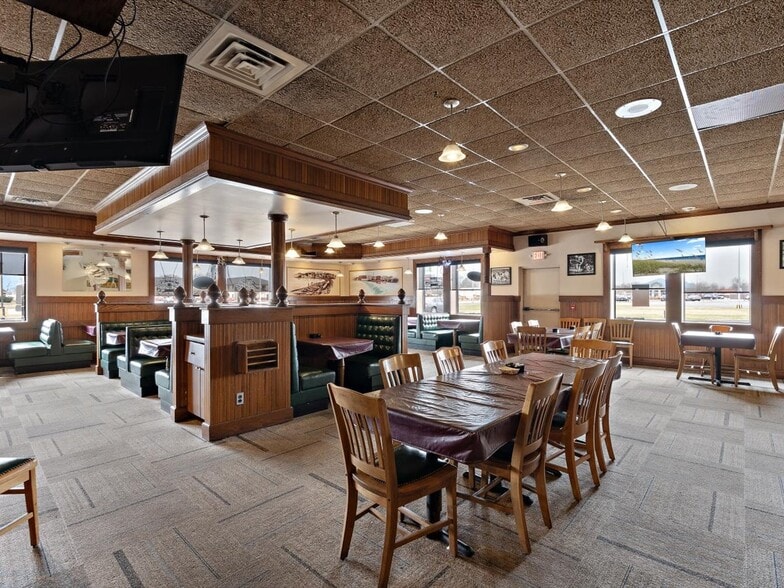 More Photos Of 2105 1st Ave, Rock Falls Hotel For Sale