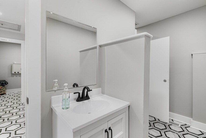 More Photos Of 2597 Whites Creek Pike, Nashville Religious Facility For Sale