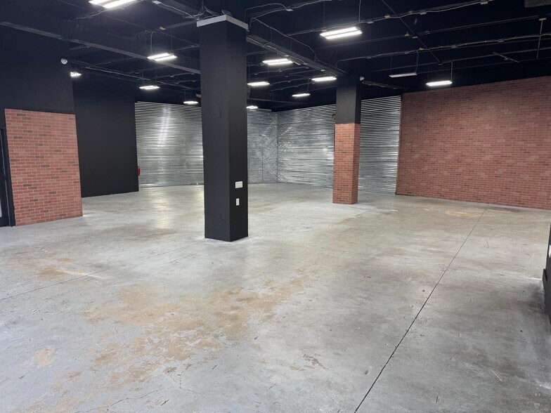 More Photos Of 18319-18321 W Dixie Hwy, North Miami Beach General Retail For Lease