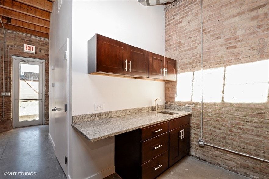 More Photos Of 222 N Justine St, Chicago Office For Lease