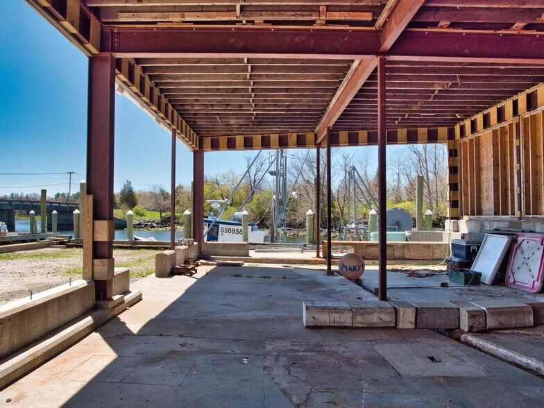 More Photos Of 2139 Main Rd, Tiverton Marina For Sale