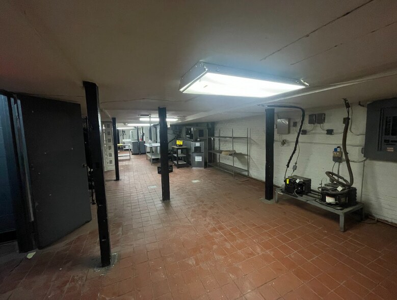 More Photos Of 254 5th Ave, Brooklyn Storefront Retail Residential For Lease