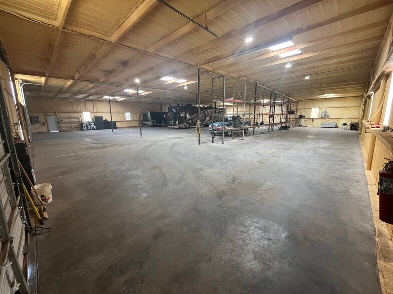 More Photos Of 601 N Access Rd, Tye Warehouse For Lease