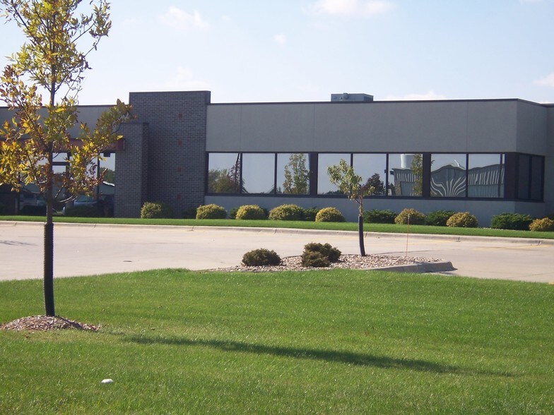 More Photos Of 7103 Chancellor Dr, Cedar Falls Office For Lease