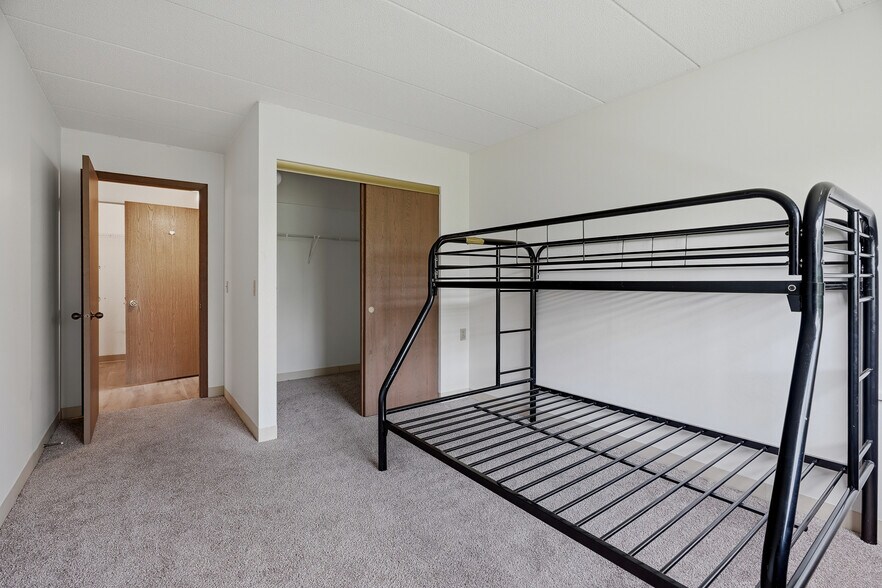 More Photos Of 985 Ivy Ave E, Saint Paul Apartments For Sale