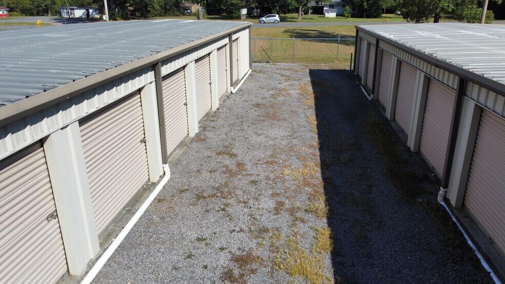 More Photos Of 3206 New Rosedale, Calhoun Self Storage For Sale