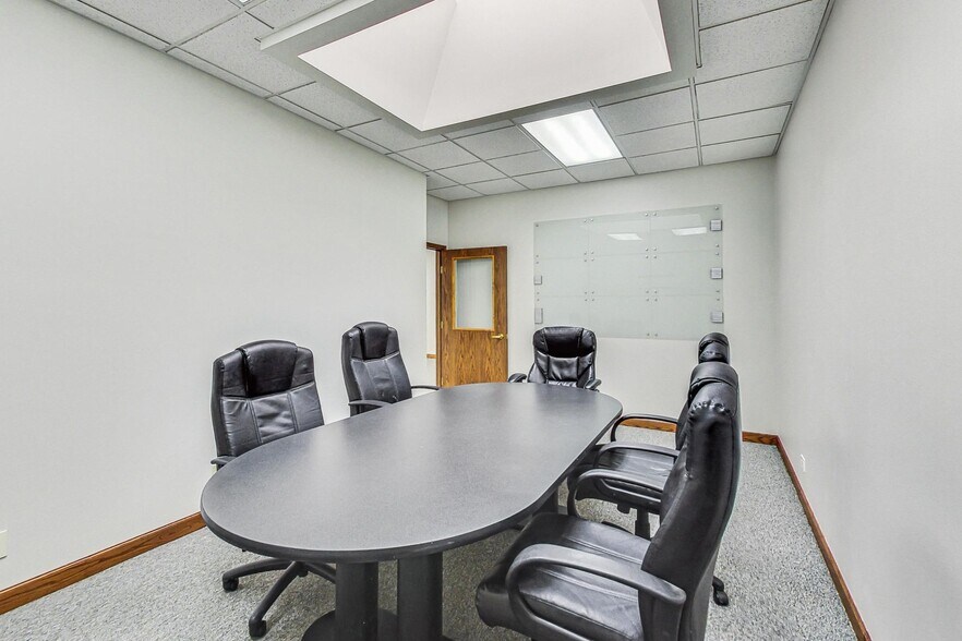 More Photos Of 28085 N Ashley Cir, Libertyville Medical For Lease