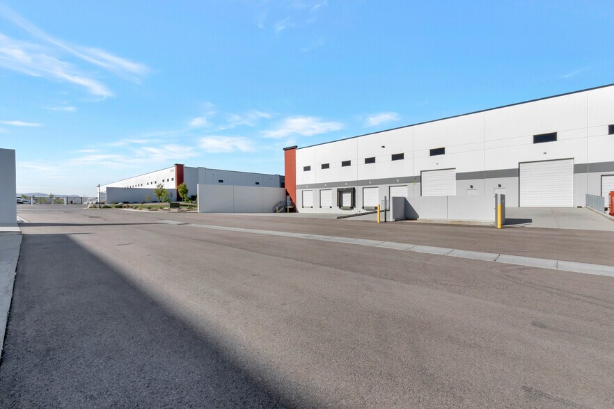 More Photos Of 11400 S Mountain View Cor, South Jordan Distribution For Lease