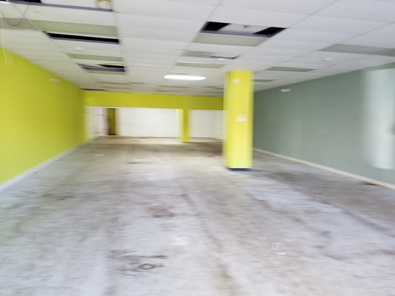 More Photos Of 25-33 Court St, Newark Freestanding For Lease