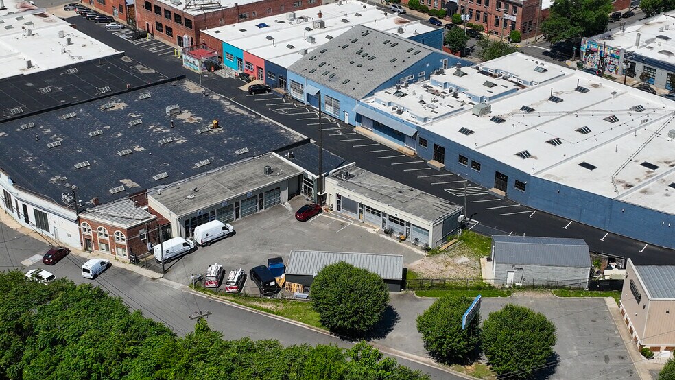 More Photos Of 1726 Altamont Ave, Richmond Warehouse For Lease