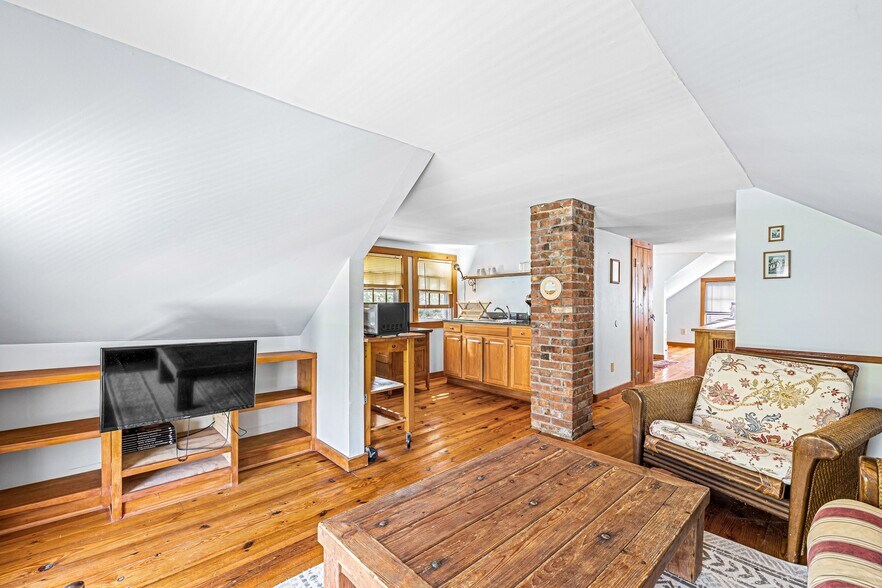 More Photos Of 557 Center Rd, New Shoreham Apartments For Sale