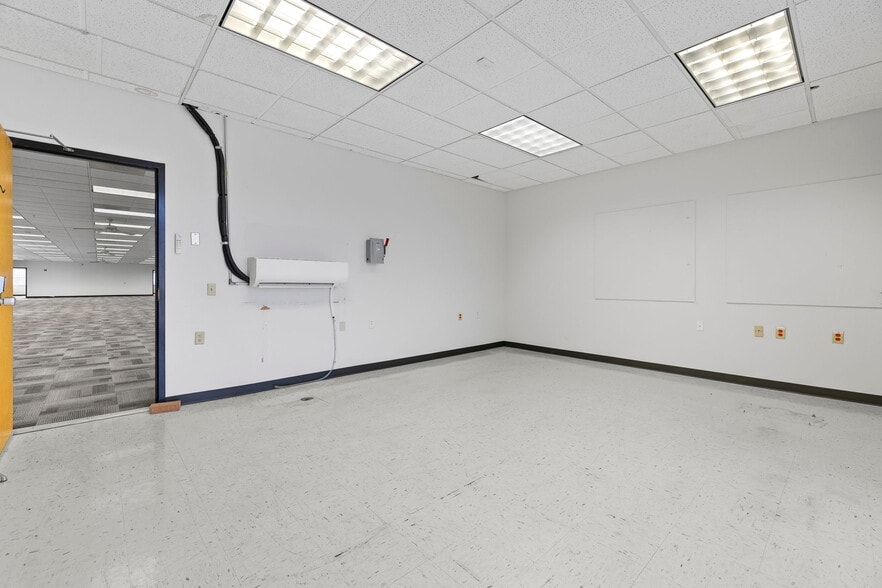 More Photos Of 4240 S Lees Summit Rd, Independence Office For Lease