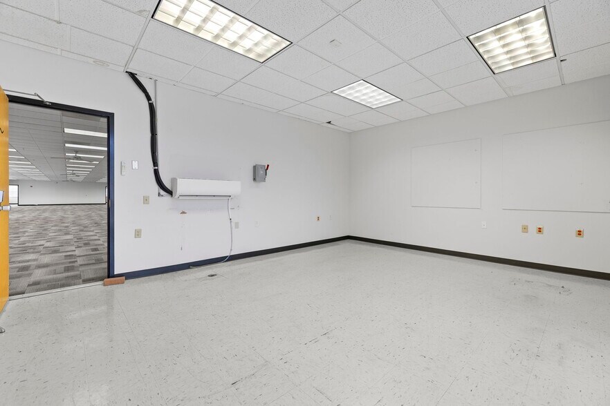 More Photos Of 4240 S Lees Summit Rd, Independence Office For Lease