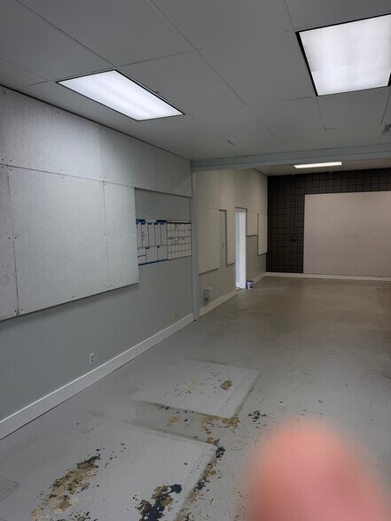 More Photos Of 2522 Capital Cir NE, Tallahassee General Retail For Sale