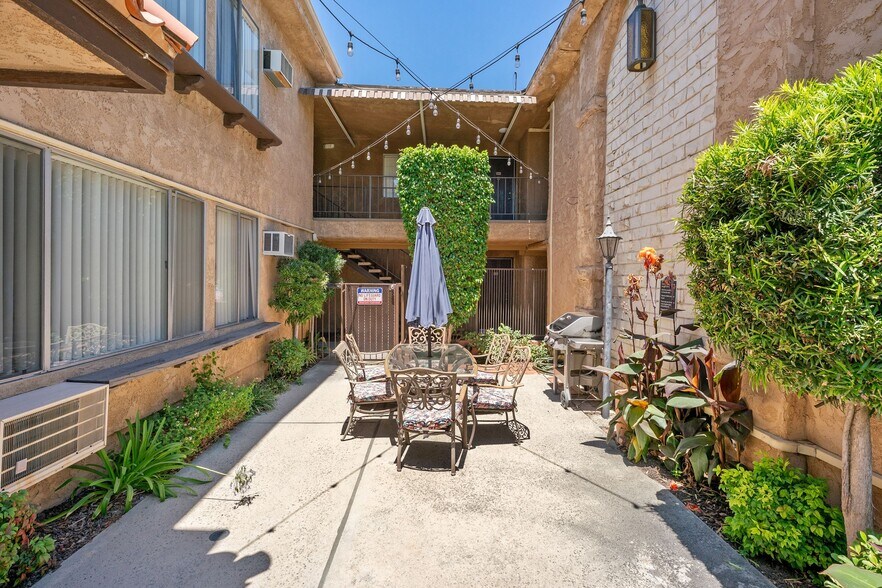 More Photos Of 10625 Petit Ave, Granada Hills Apartments For Sale