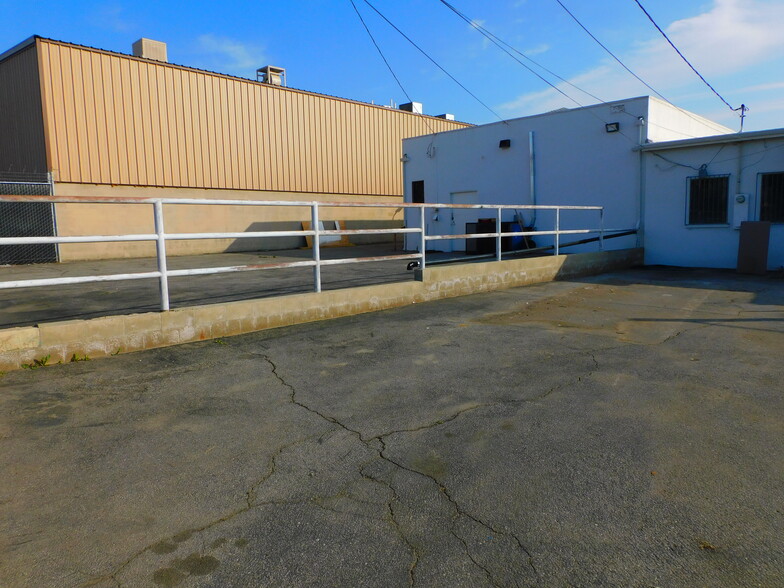 More Photos Of 409-413 N Chester Ave, Bakersfield Auto Repair For Lease