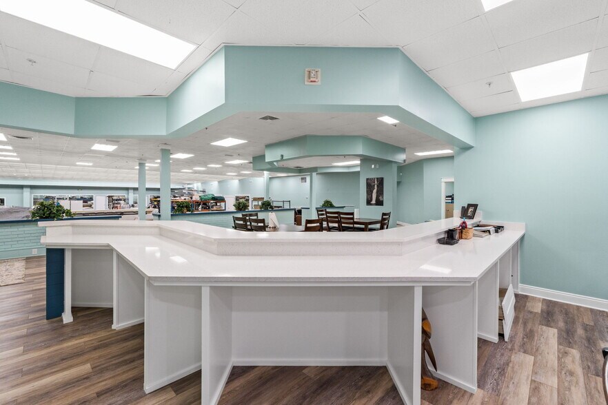 More Photos Of 5420 Hickory St, Panama City Office For Sale