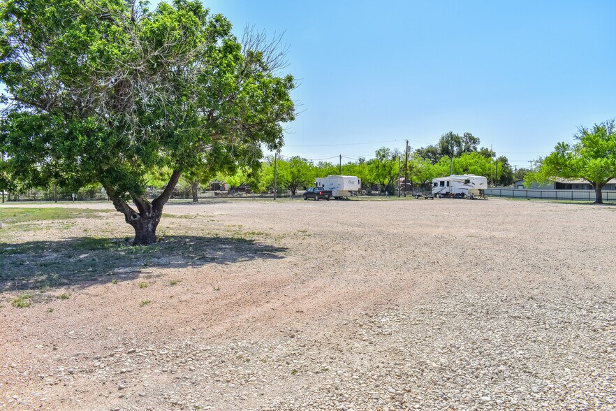 More Photos Of 903 W Broadway St, Eden Land For Sale