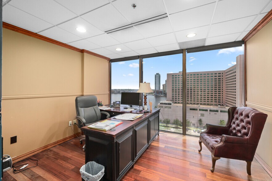 More Photos Of 233 E Bay St, Jacksonville Office For Sale