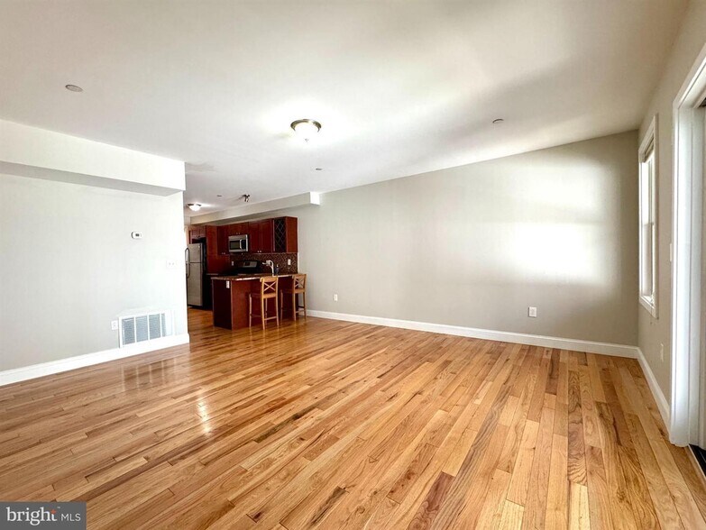 More Photos Of 1014 E Moyamensing Ave, Philadelphia Multifamily For Sale