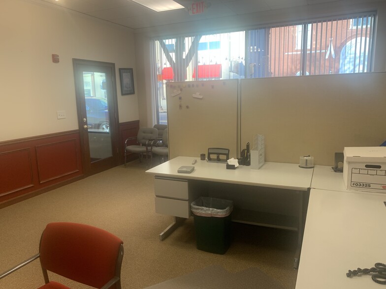 More Photos Of 21 Main St, Rochester Storefront Retail Residential For Lease