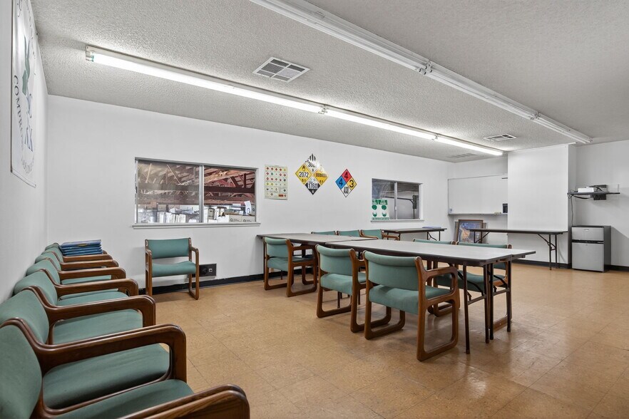 More Photos Of 635 S Rose Ave, Oxnard Warehouse For Sale