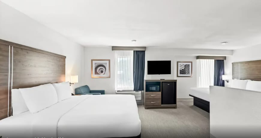 More Photos Of 106 Hasler Blvd, Bastrop Hotel For Sale