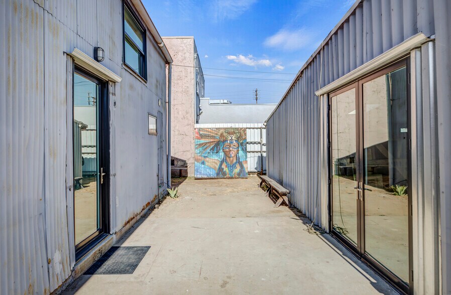 More Photos Of 3475 Union Pacific Ave, Los Angeles Manufacturing For Sale