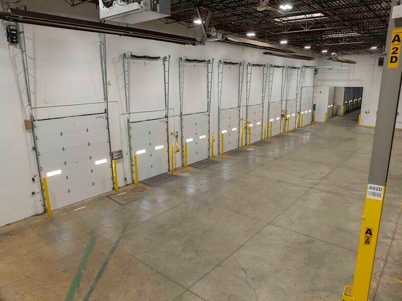 More Photos Of 5750 W 118th St, Alsip Unknown For Lease