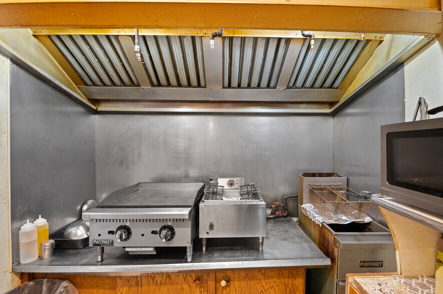 More Photos Of 1689 Day St, Greenleaf Restaurant For Sale