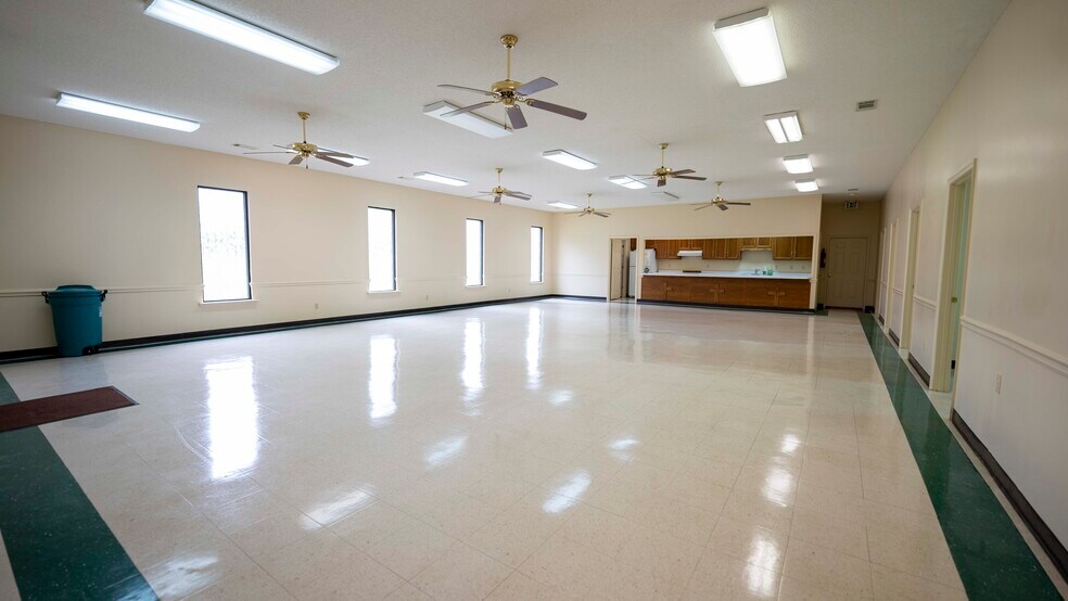 More Photos Of 123 N 5th St, Cochran Religious Facility For Sale