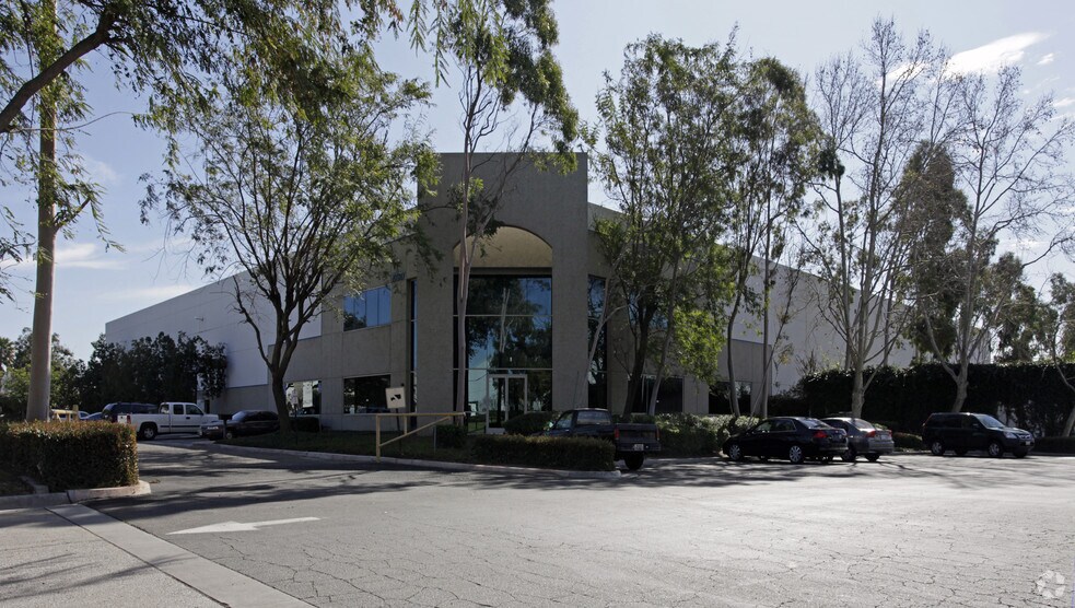Primary Photo Of 13611 Santa Ana Ave, Fontana Warehouse For Lease