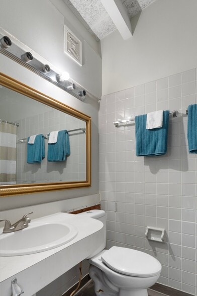 More Photos Of 5565 E Silver Springs Blvd, Silver Springs Hotel For Sale