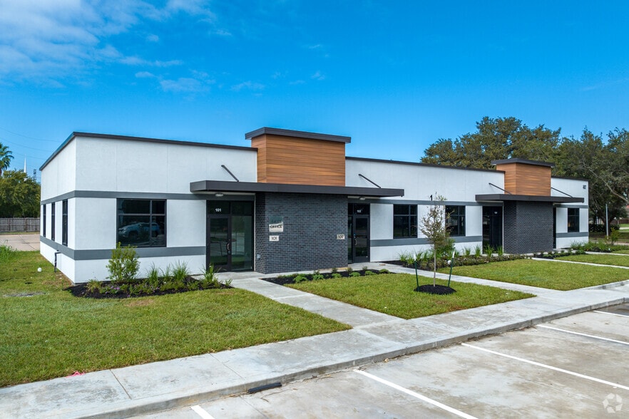 Primary Photo Of 4807 Sugar Grove Blvd, Stafford Unknown For Lease