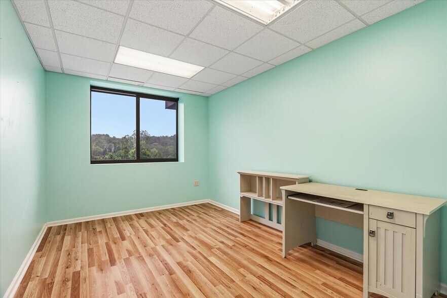 More Photos Of 106 Flow State Vis, Asheville Flex For Lease