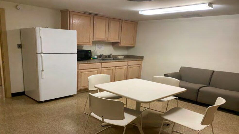 More Photos Of 35 W Long Lake Rd, Bloomfield Hills Bank For Lease