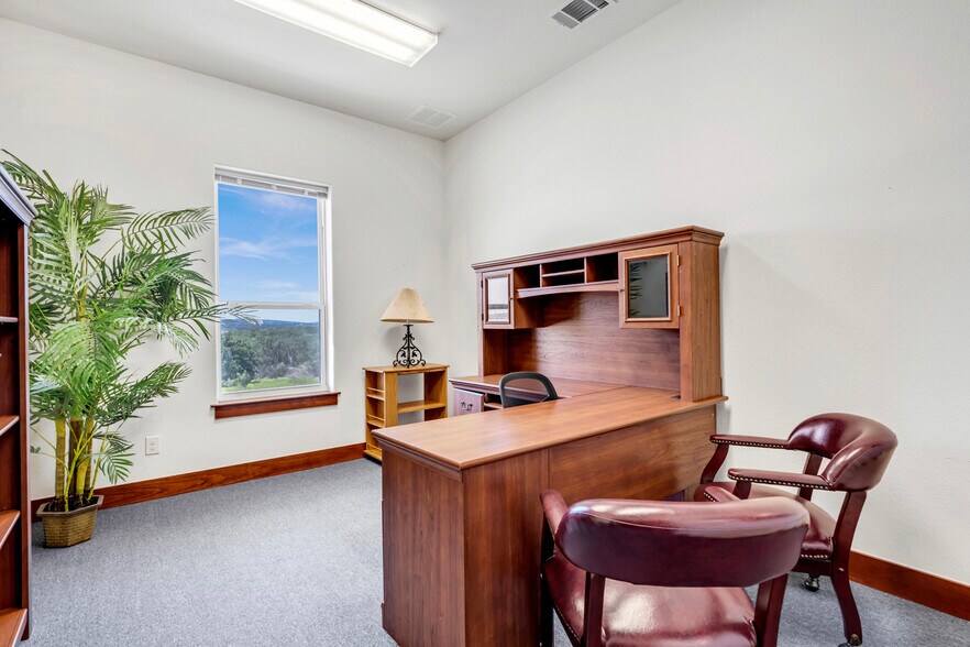 More Photos Of 10490 TX-29, Burnet Office For Sale