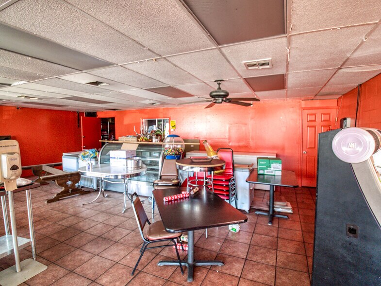 More Photos Of 2000 N MacArthur Blvd, Oklahoma City Storefront Retail Residential For Sale